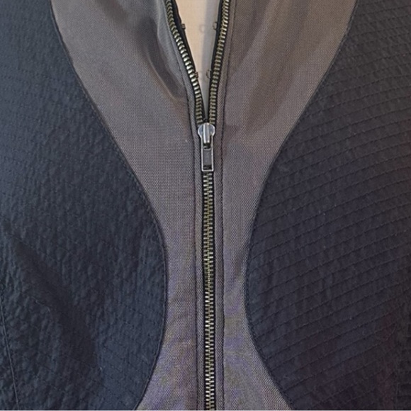 BCBGMaxAzria Cropped Corset Style Jacket - Picture 4 of 15